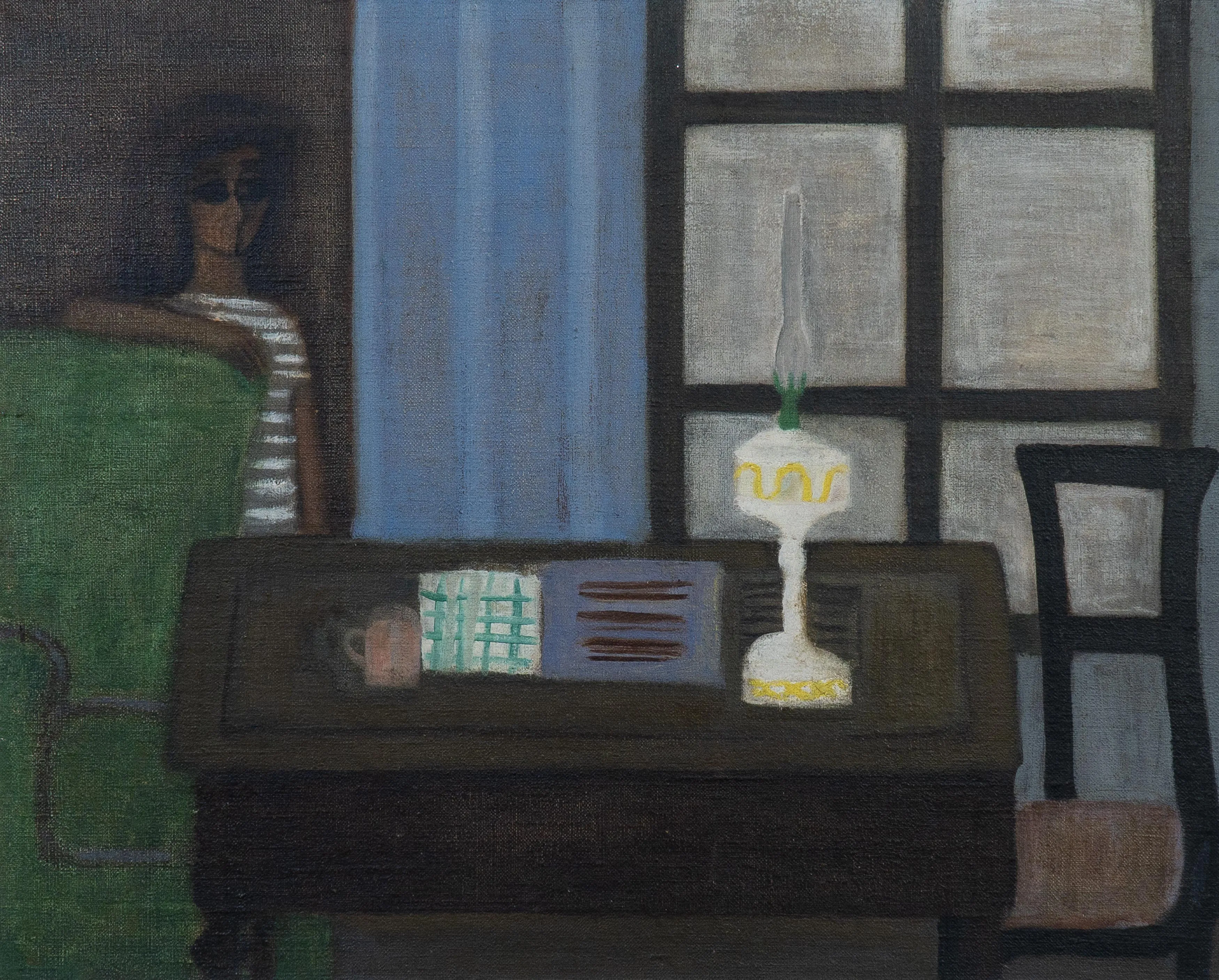 Lampião sobre a mesa e menina